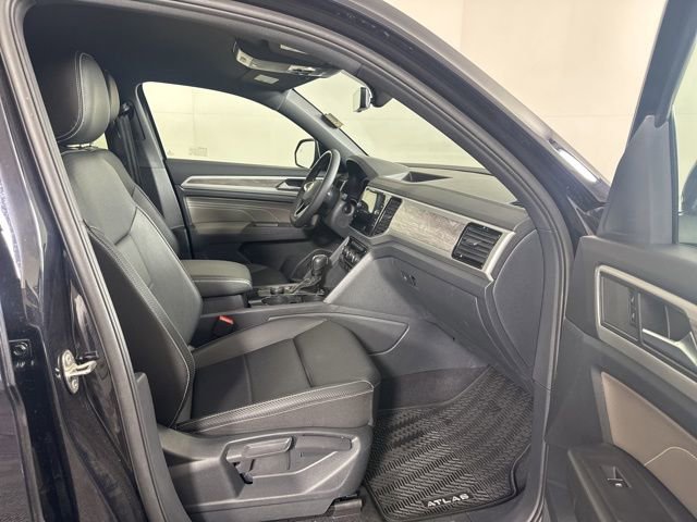 Certified 2023 Volkswagen Atlas Cross Sport SE AWD/4WD image 3