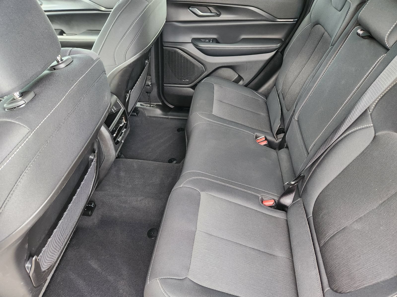 Used 2024 Jeep Grand Cherokee Laredo X w/ Luxury Tech Group I AWD/4WD image 41