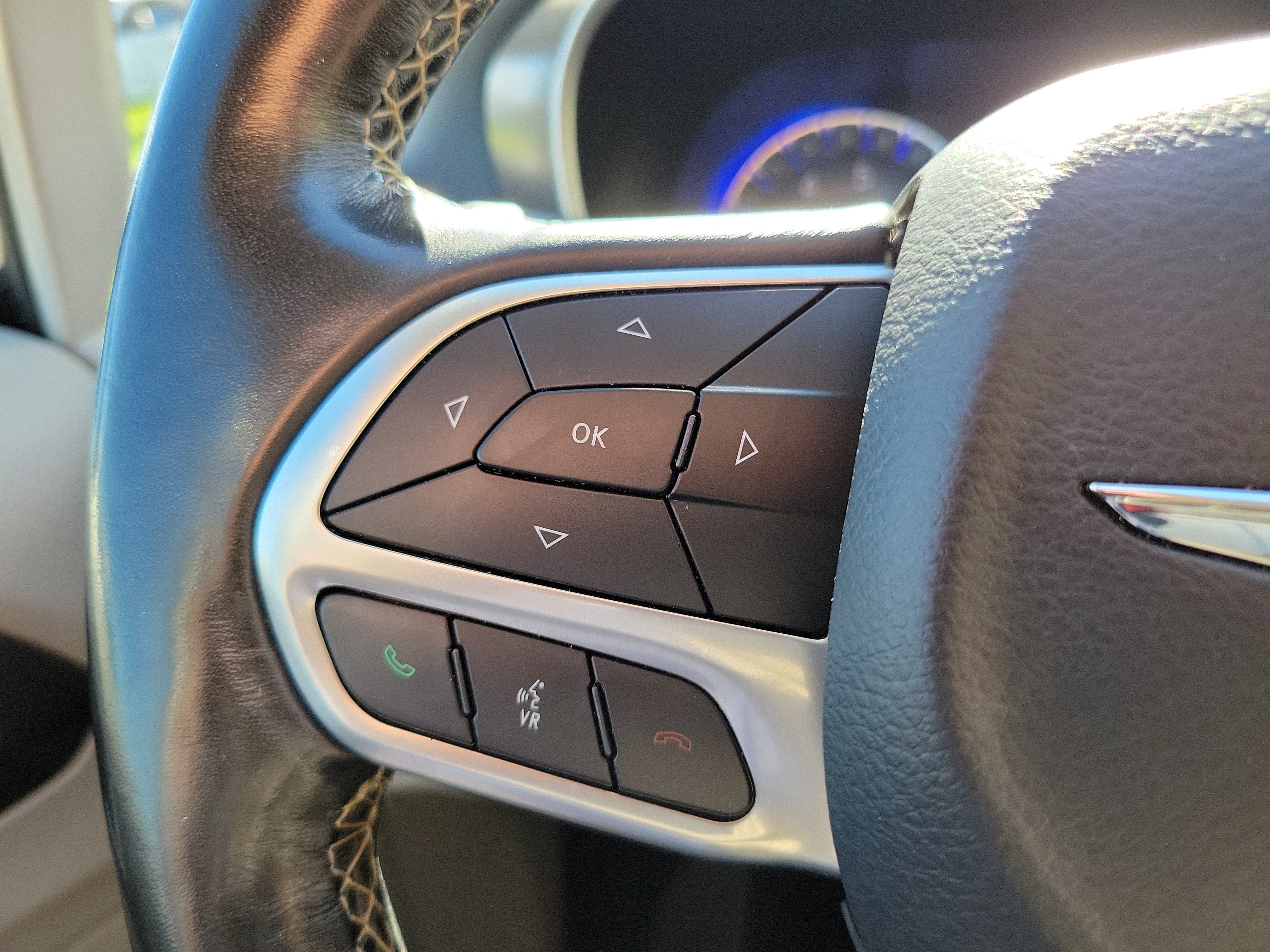 Used 2020 Chrysler Pacifica Touring-L Plus FWD image 17
