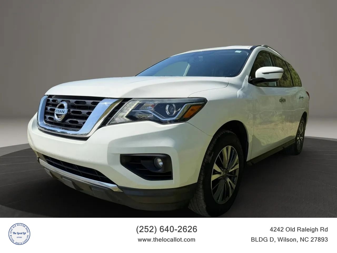 Used 2019 Nissan Pathfinder SV FWD image 1