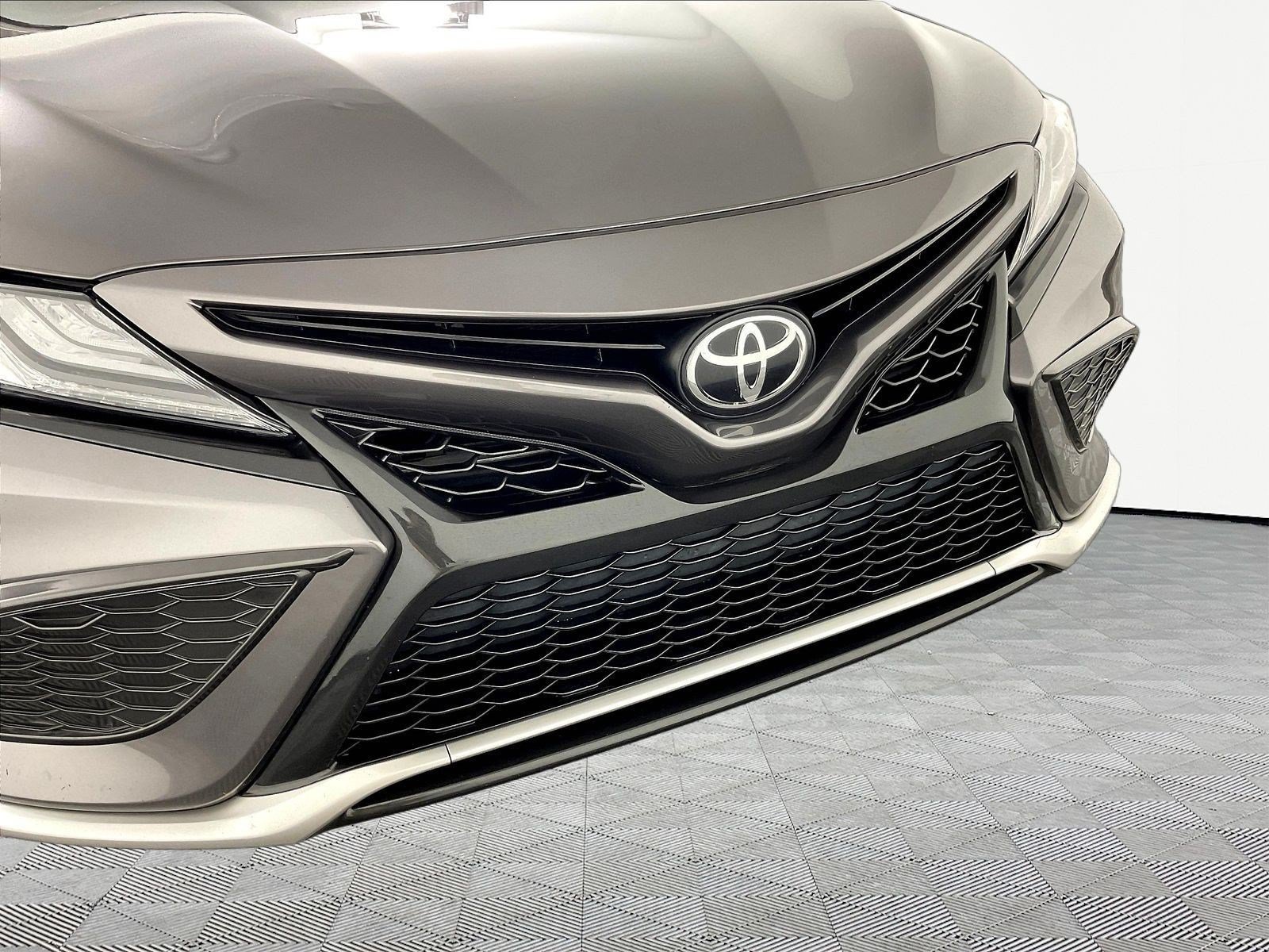 Used 2021 Toyota Camry XSE FWD image 32