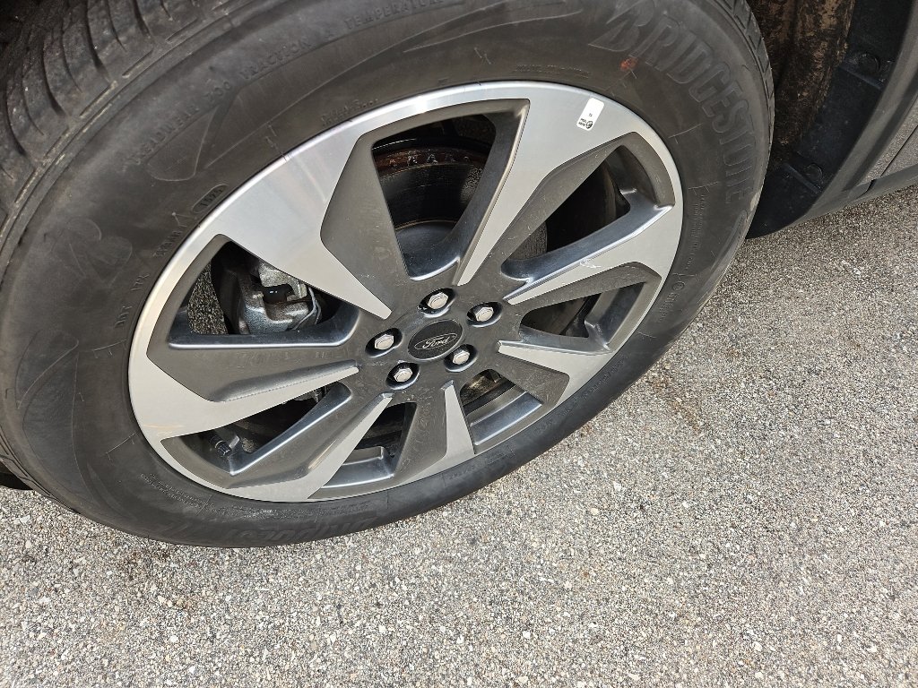 Used 2025 Ford Escape Platinum image 4