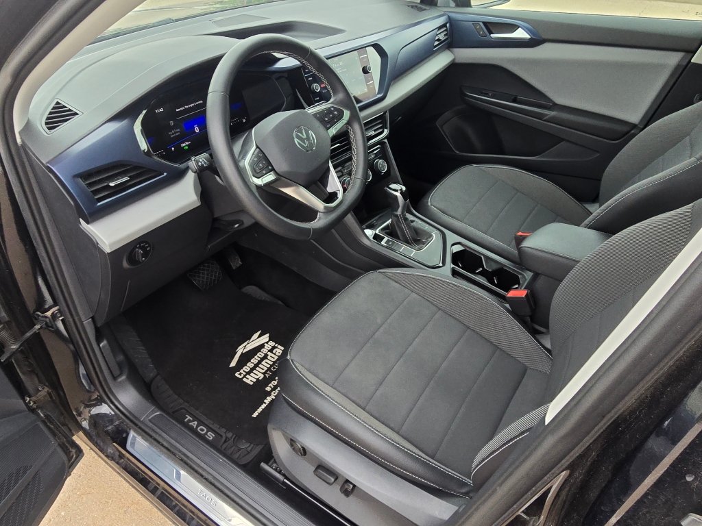 Used 2023 Volkswagen Taos SE w/ Panoramic Sunroof Package FWD image 25