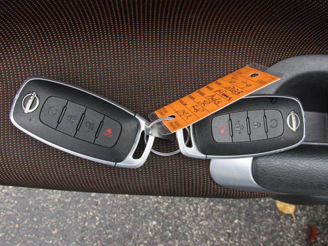 Used 2023 Nissan Kicks SR image 16