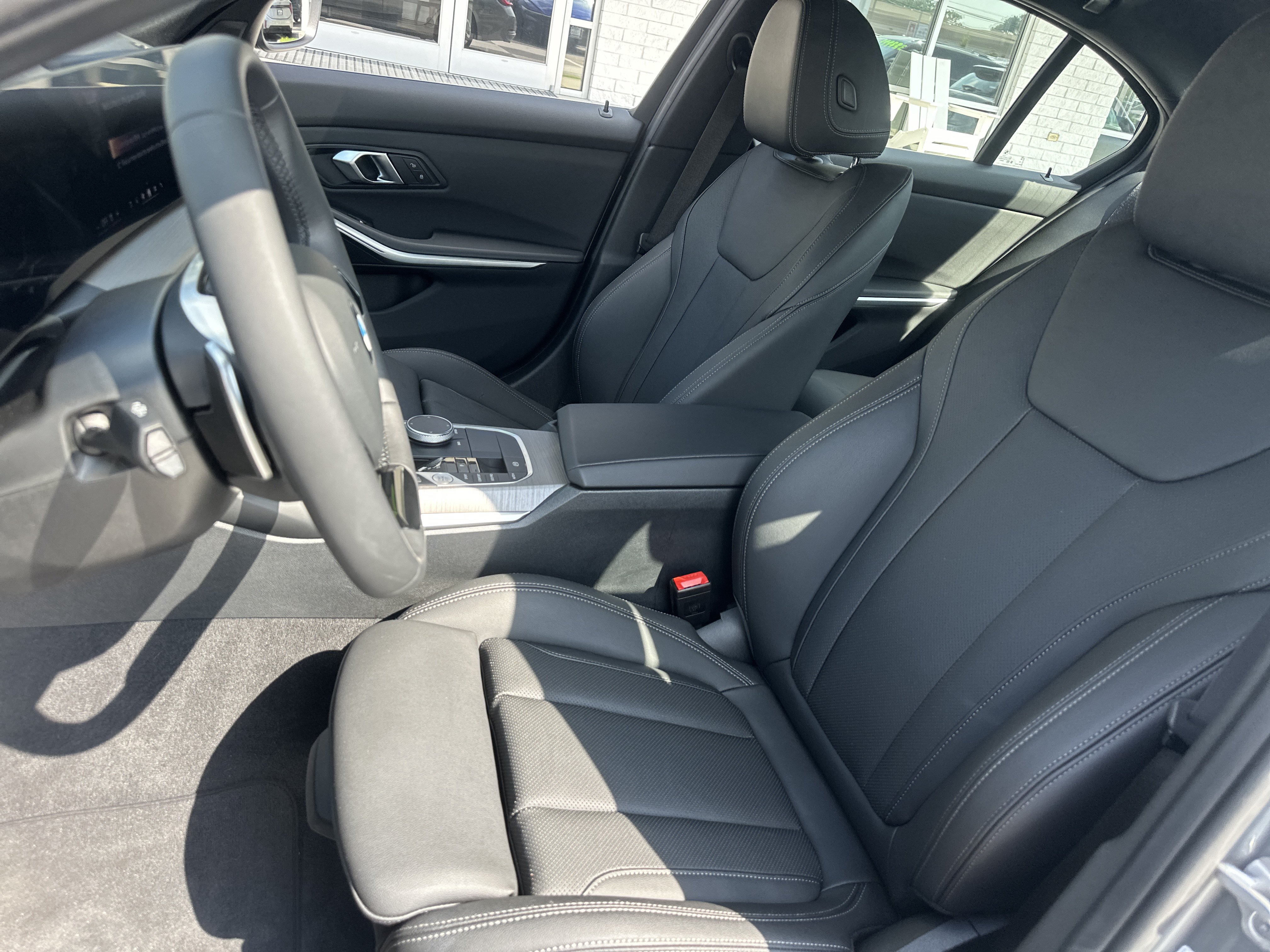Used 2025 BMW 330i Sedan w/ Premium Package RWD image 7