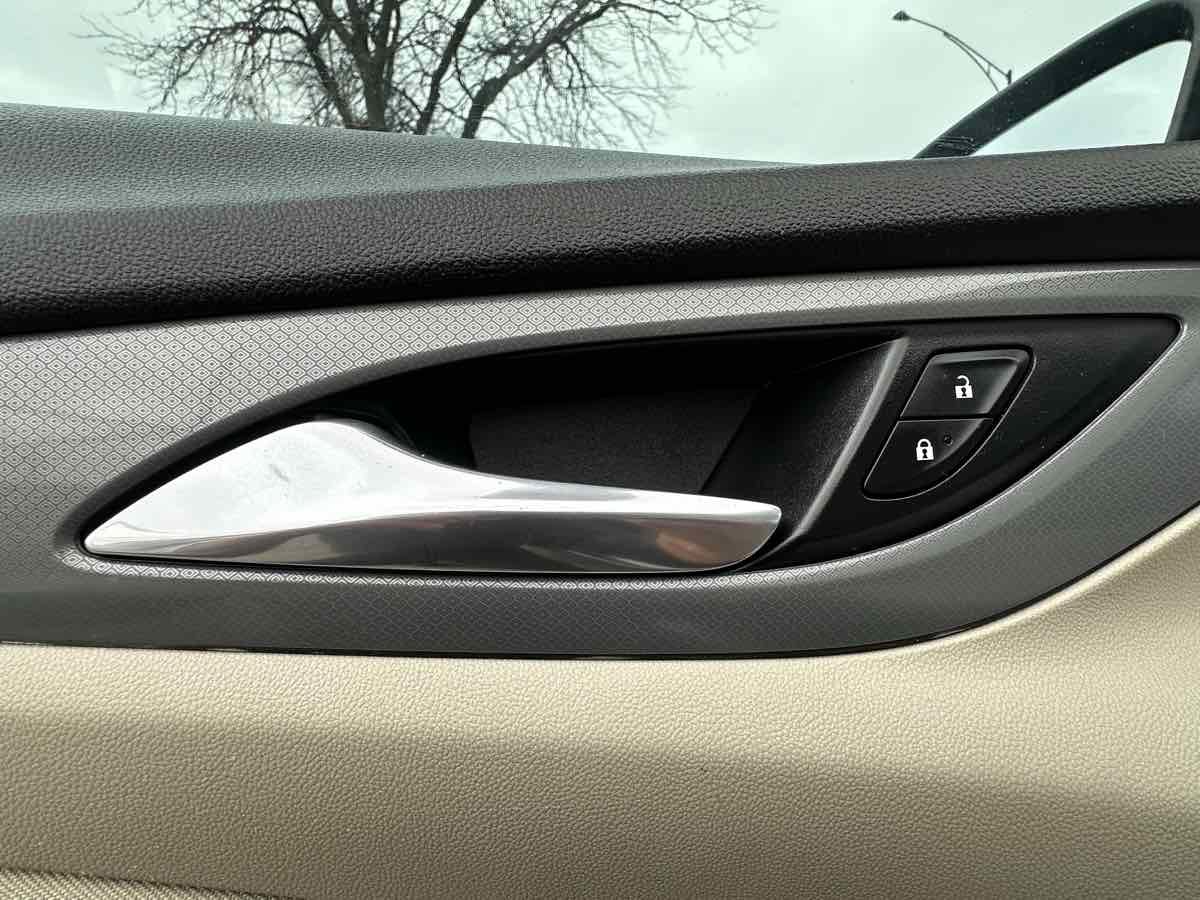 Used 2018 Buick Regal Preferred image 10