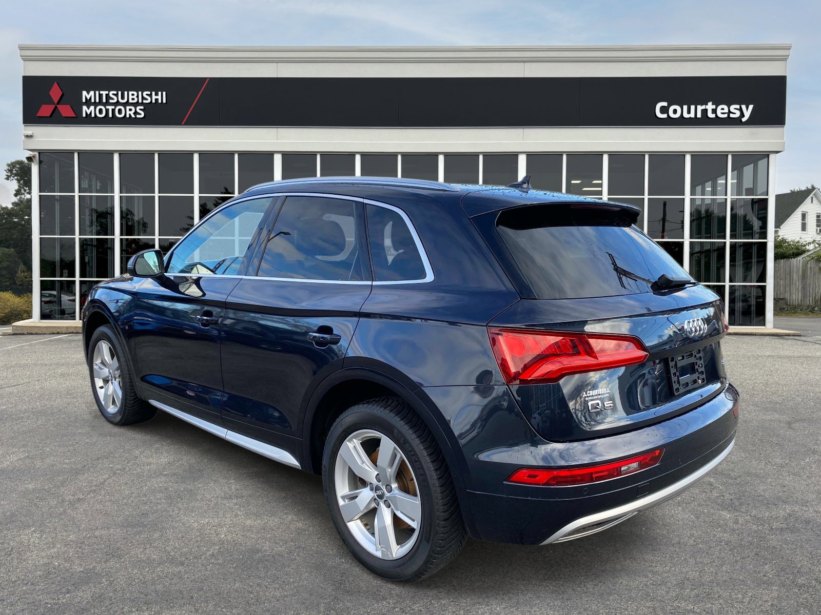 Used 2018 Audi Q5 2.0T Premium Plus w/ Premium Plus Package image 3