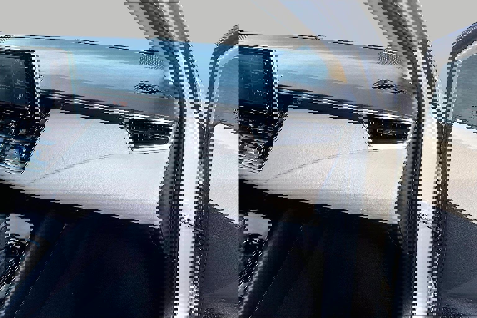 Used 2021 Toyota Corolla LE image 14