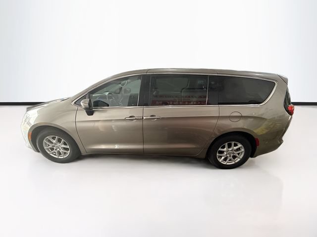 Used 2017 Chrysler Pacifica LX FWD image 9