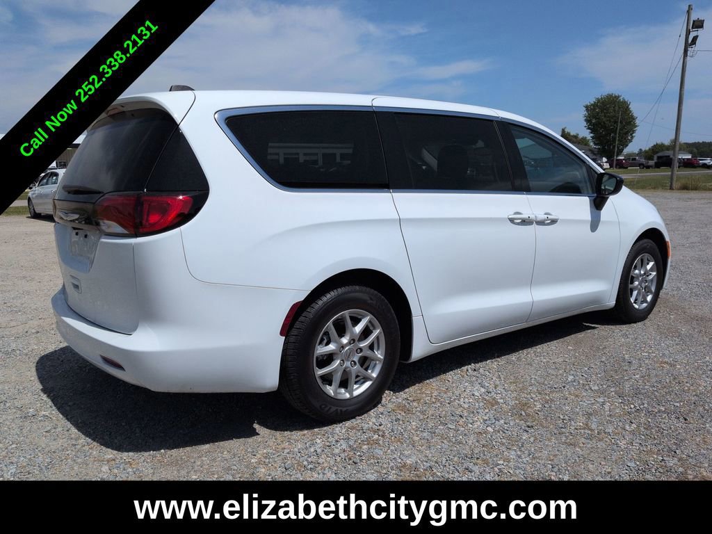 Used 2024 Chrysler Voyager LX FWD image 4