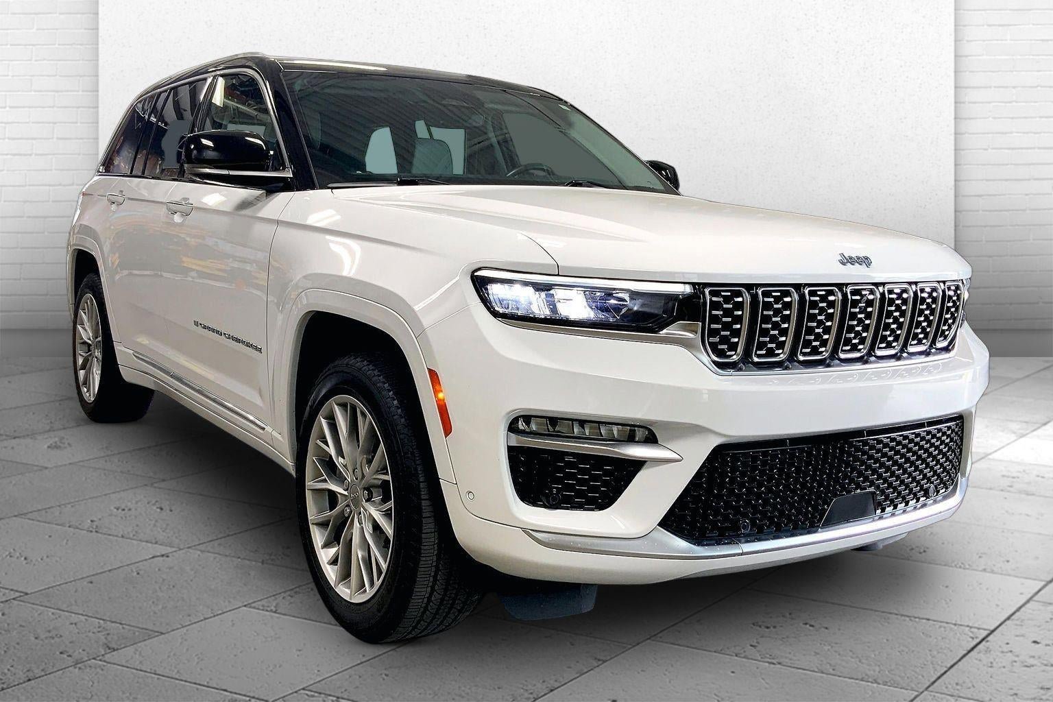 Used 2022 Jeep Grand Cherokee Summit AWD/4WD image 1