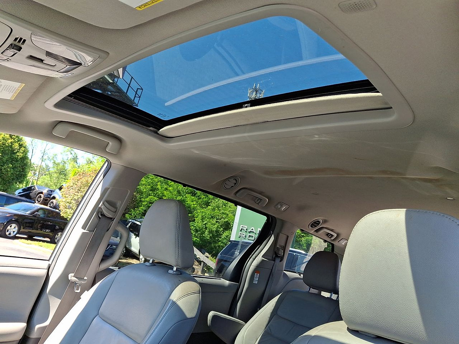 Used 2019 Toyota Sienna XLE w/ XLE Navigation Package FWD image 26