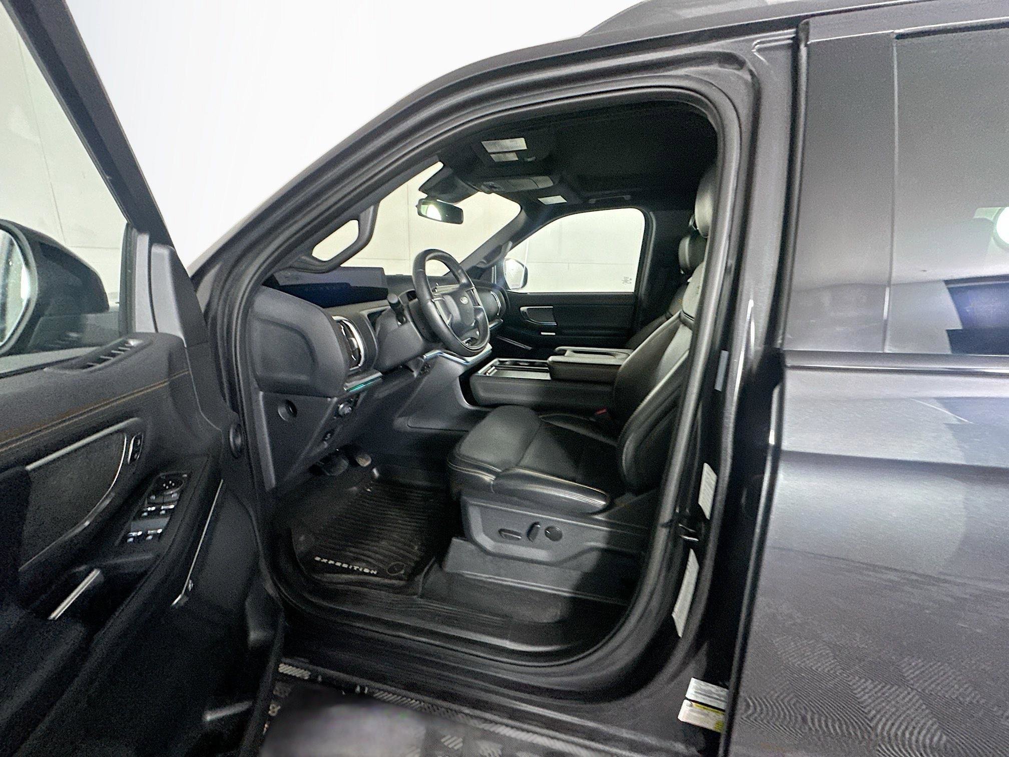 Used 2025 Ford Expedition Tremor AWD/4WD image 13