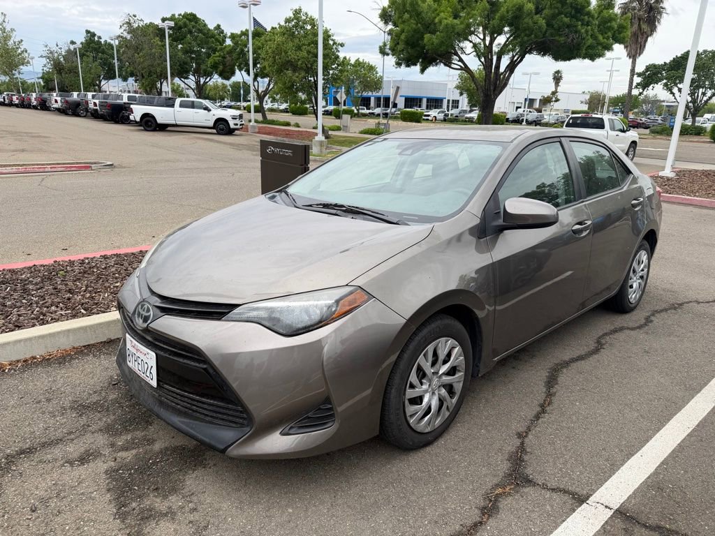 Used 2019 Toyota Corolla LE image 2