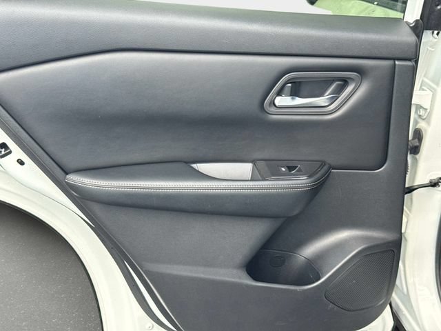 Used 2024 Nissan Rogue SV FWD image 11