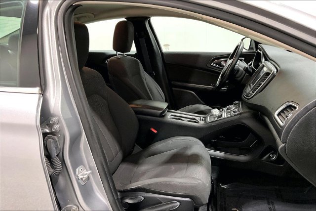Used 2016 Chrysler 200 Limited FWD image 35