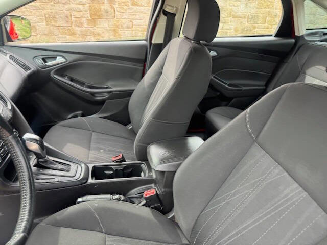 Used 2015 Ford Focus SE w/ SE Sport Package image 23