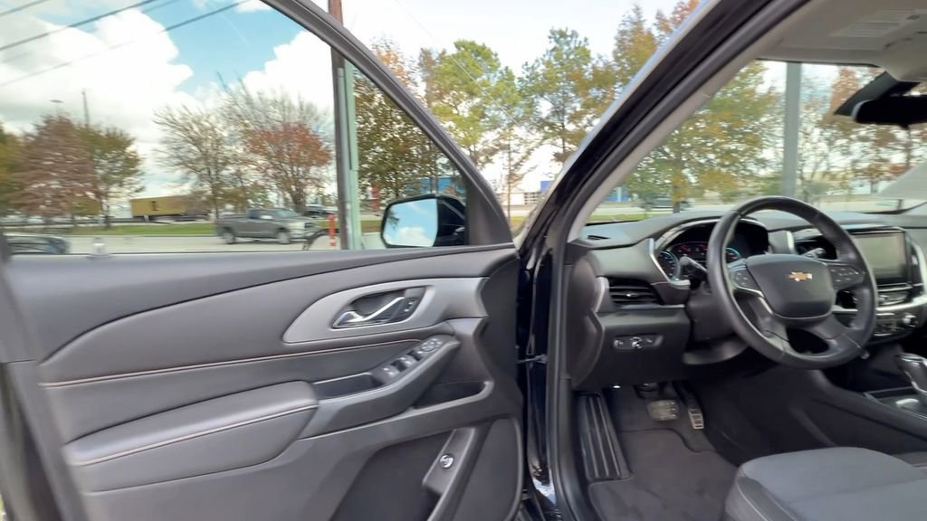 Used 2019 Chevrolet Traverse LT image 34