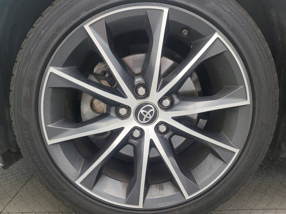Used 2017 Toyota Camry XSE w/ Moonroof Package FWD image 31