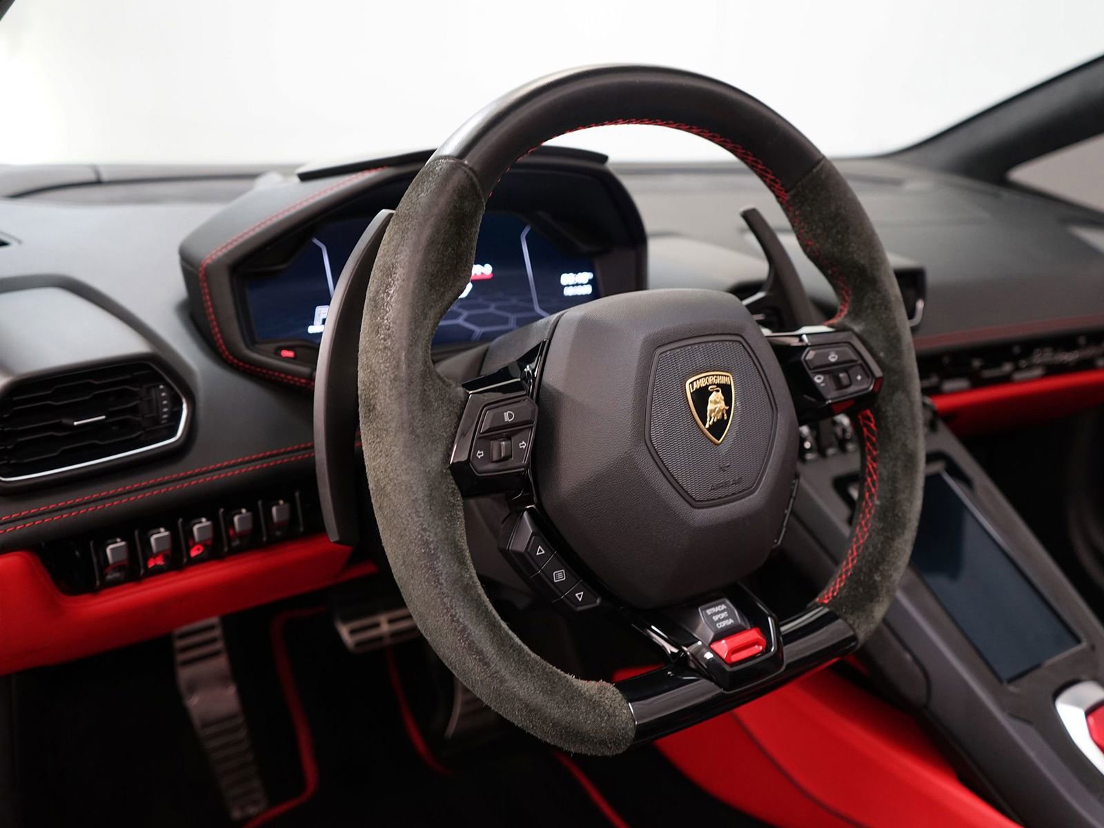 Used 2023 Lamborghini Huracan EVO image 16