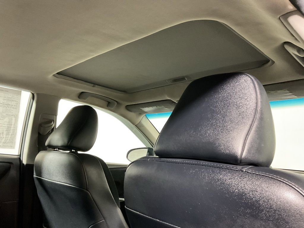 Used 2015 Toyota Camry XSE w/ Moonroof Package image 2