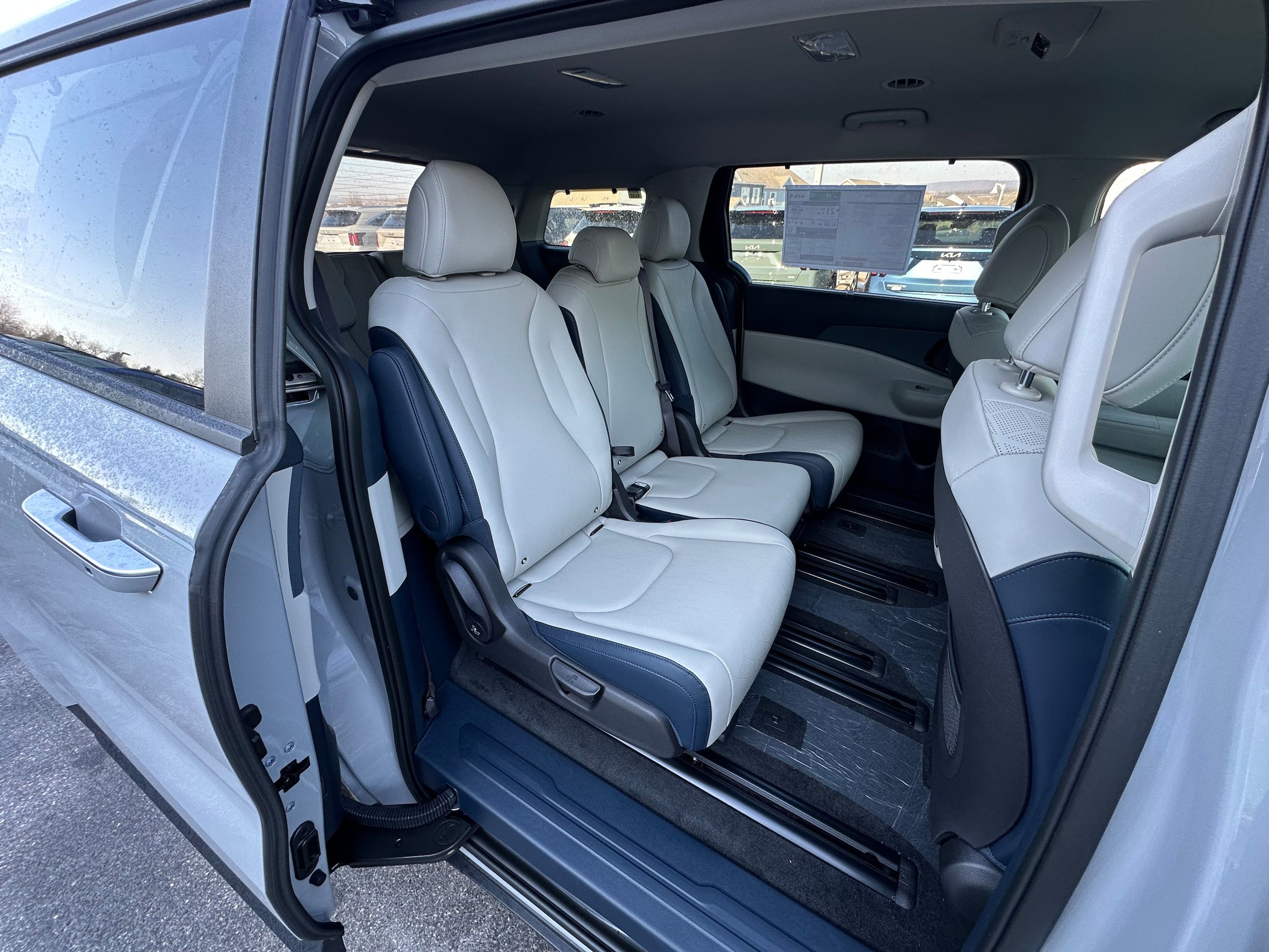 New 2026 Kia Carnival EX image 15