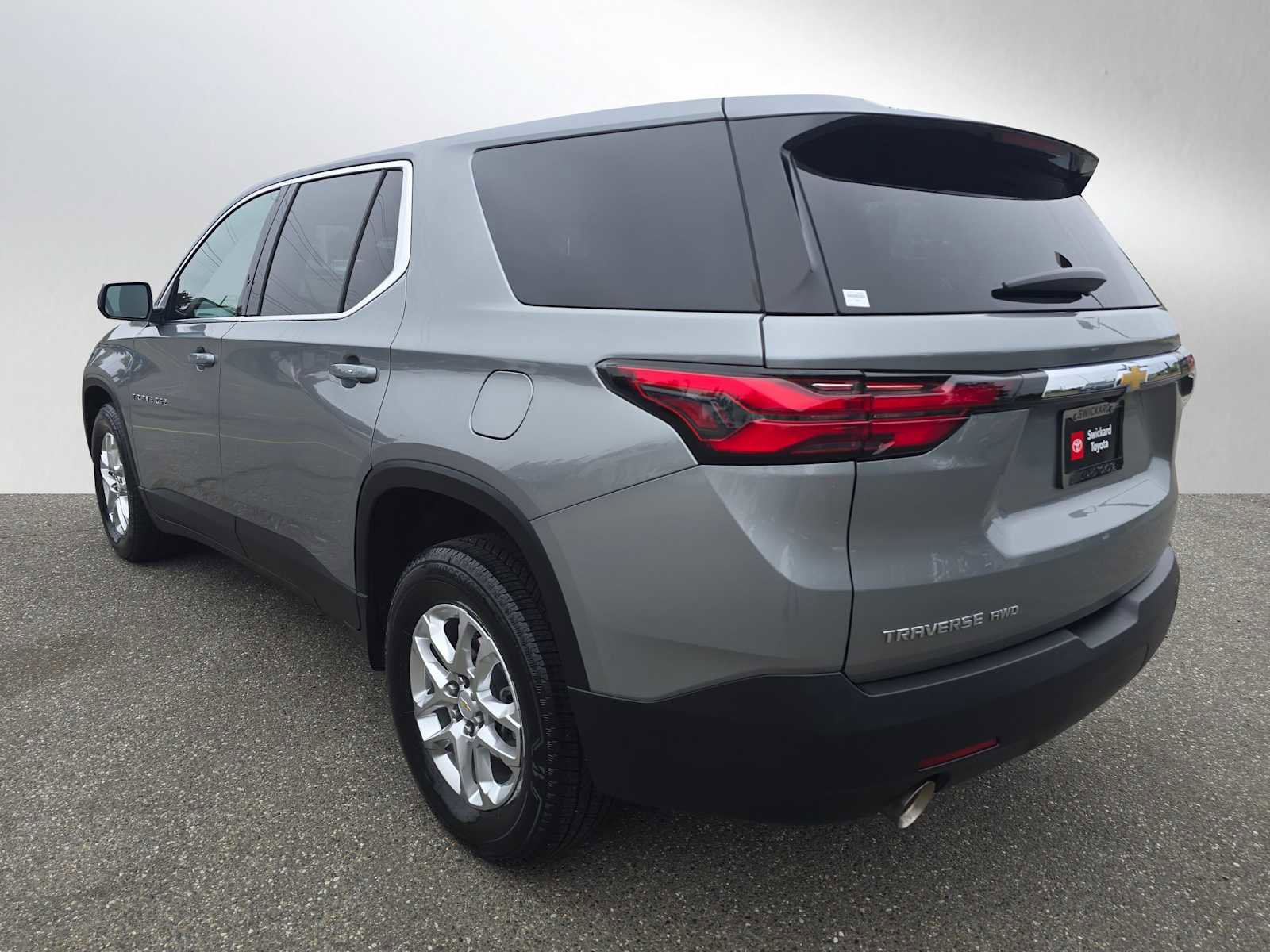 Used 2023 Chevrolet Traverse LS AWD/4WD image 5