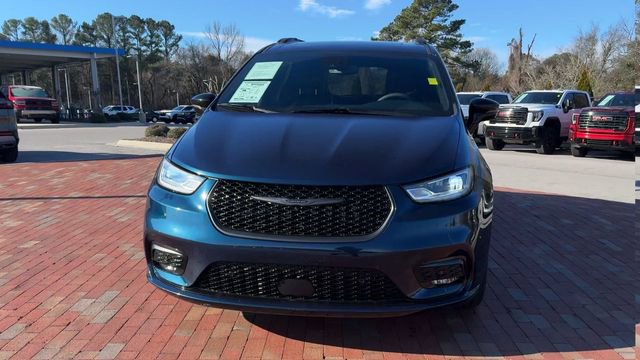 Used 2023 Chrysler Pacifica Limited w/ S Appearance Package image 6