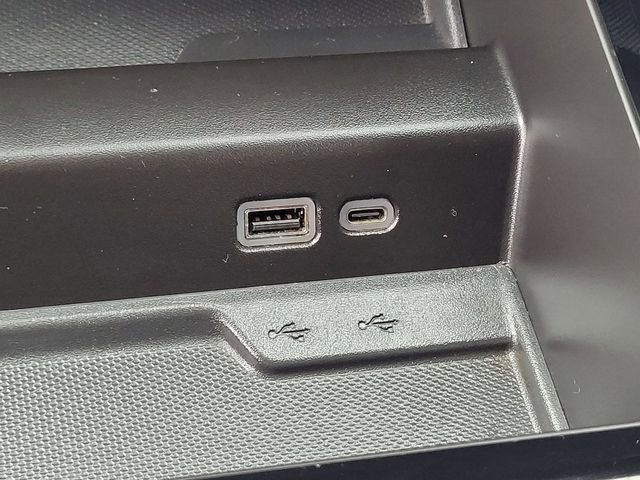 Used 2025 Chevrolet Suburban Z71 image 14