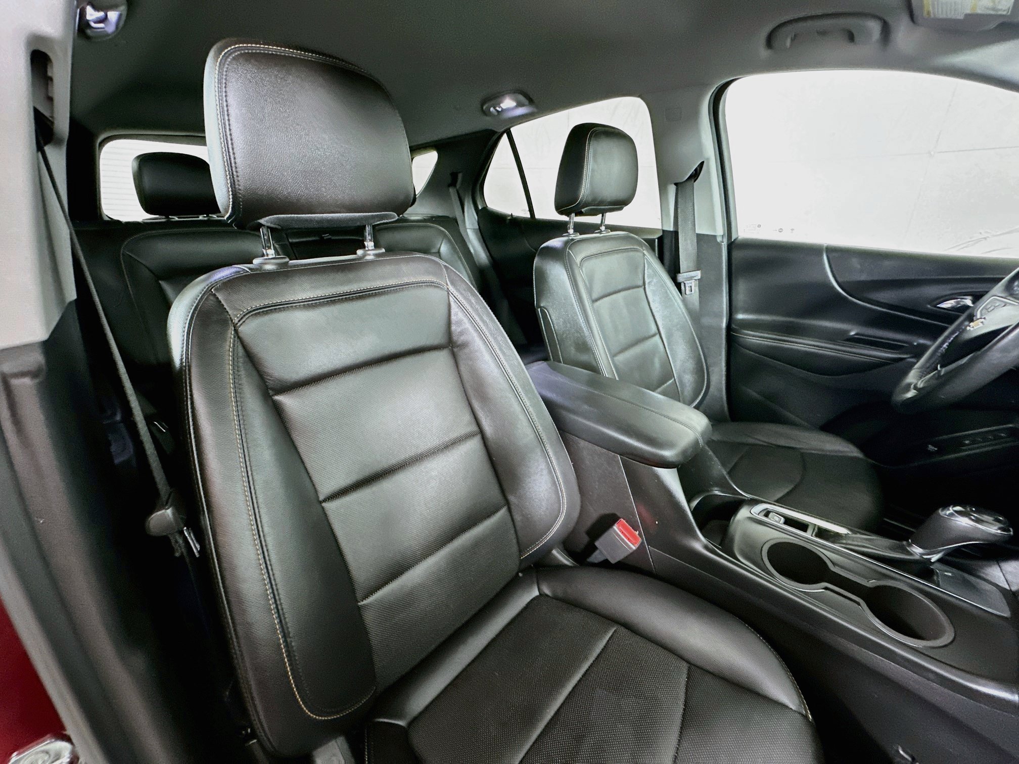 Used 2018 Chevrolet Equinox Premier FWD image 25