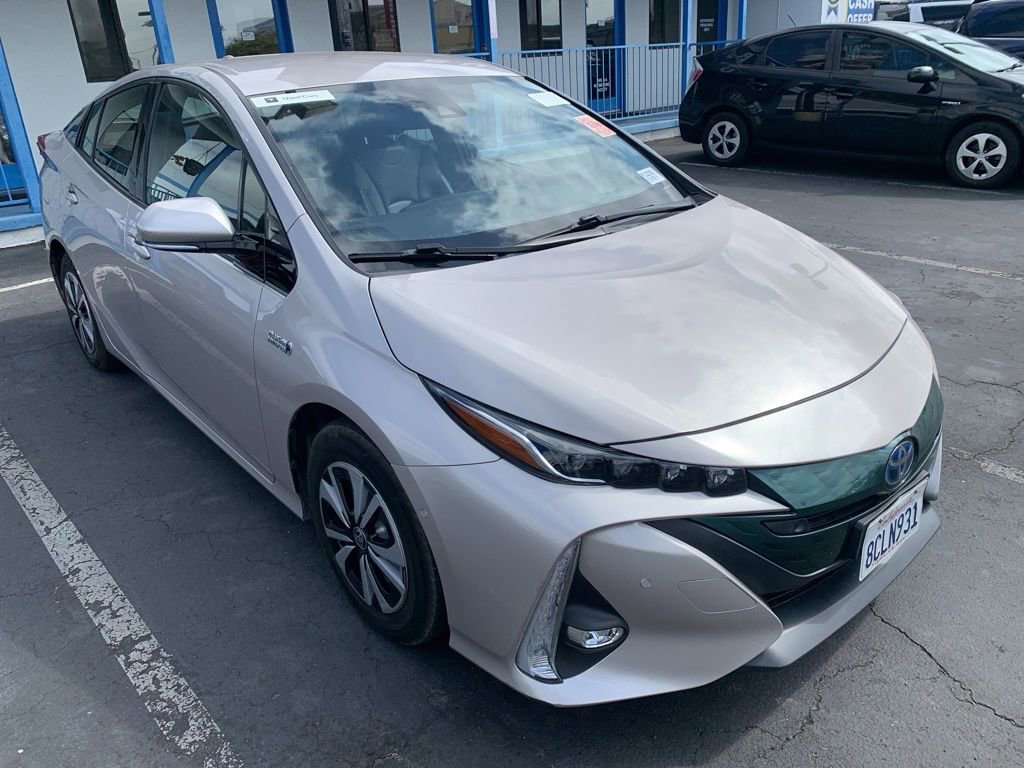 Used 2017 Toyota Prius Prime Advanced w/ Preferred Accessory Package image 4