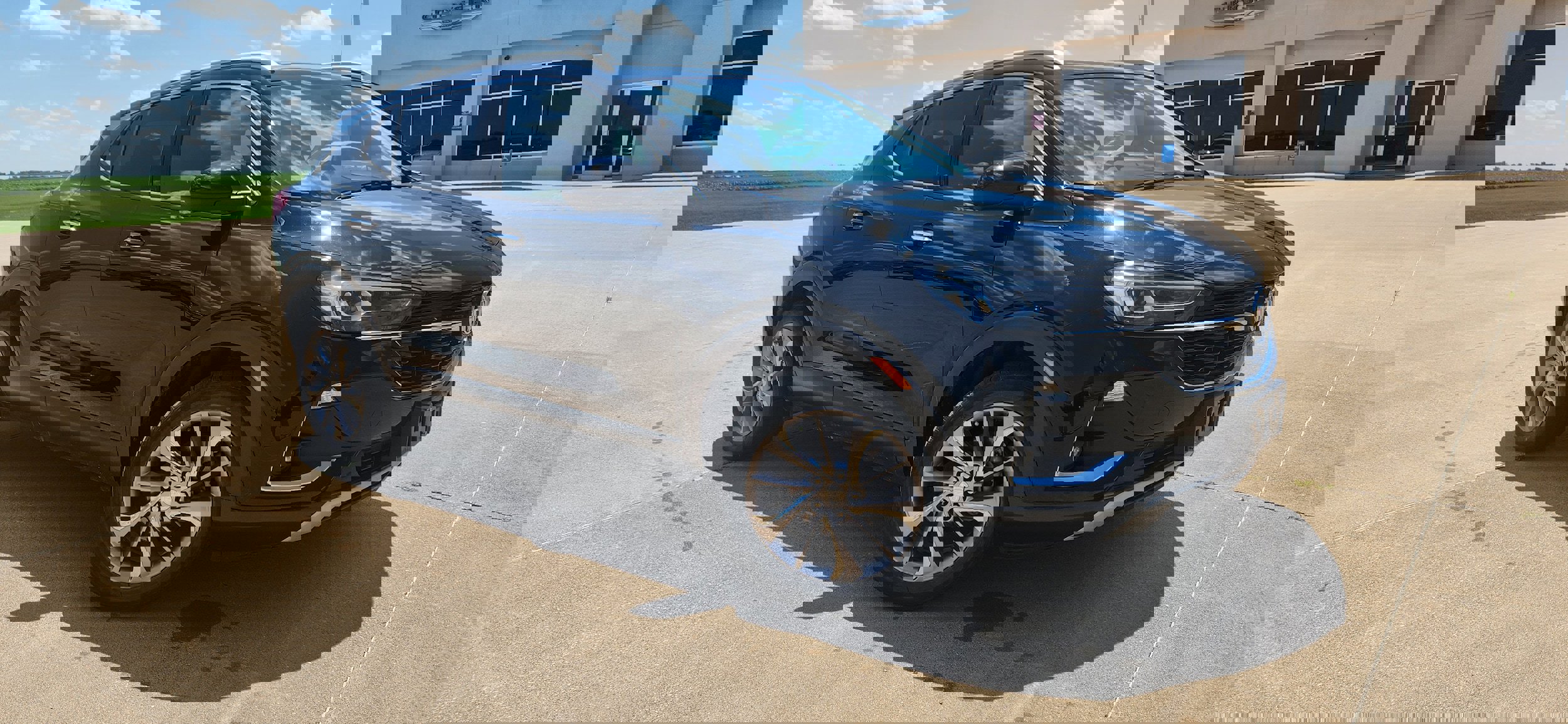 Used 2020 Buick Encore GX Essence w/ Experience Buick Package image 2