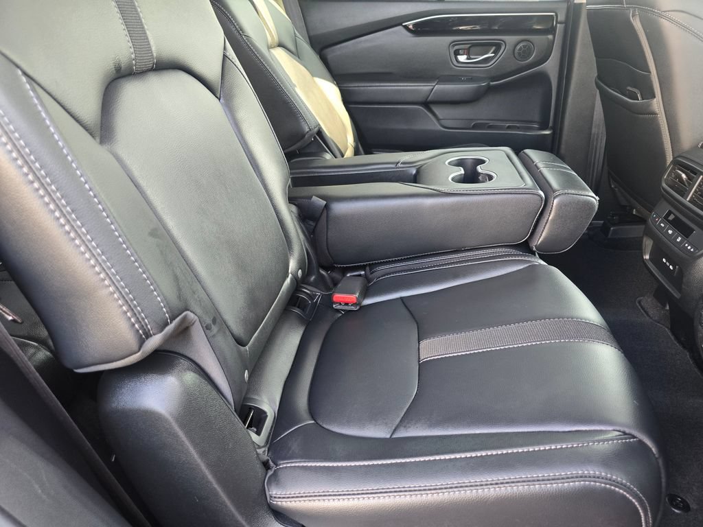 Used 2025 Honda Pilot Touring image 14