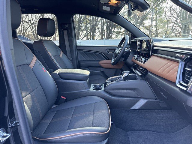 Used 2025 GMC Canyon AT4 w/ Nightfall Edition image 31