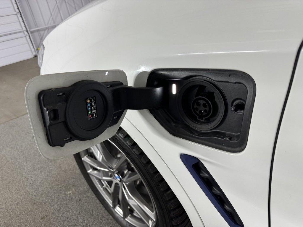 Used 2021 BMW X3 xDrive30e w/ Executive Package image 17