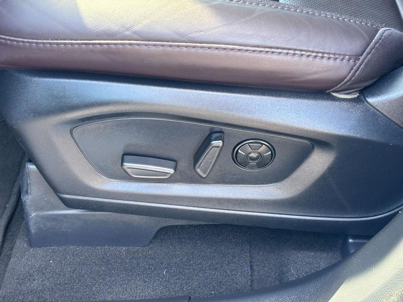 Used 2025 Ford Explorer Platinum w/ LUX Leather Package AWD/4WD image 16