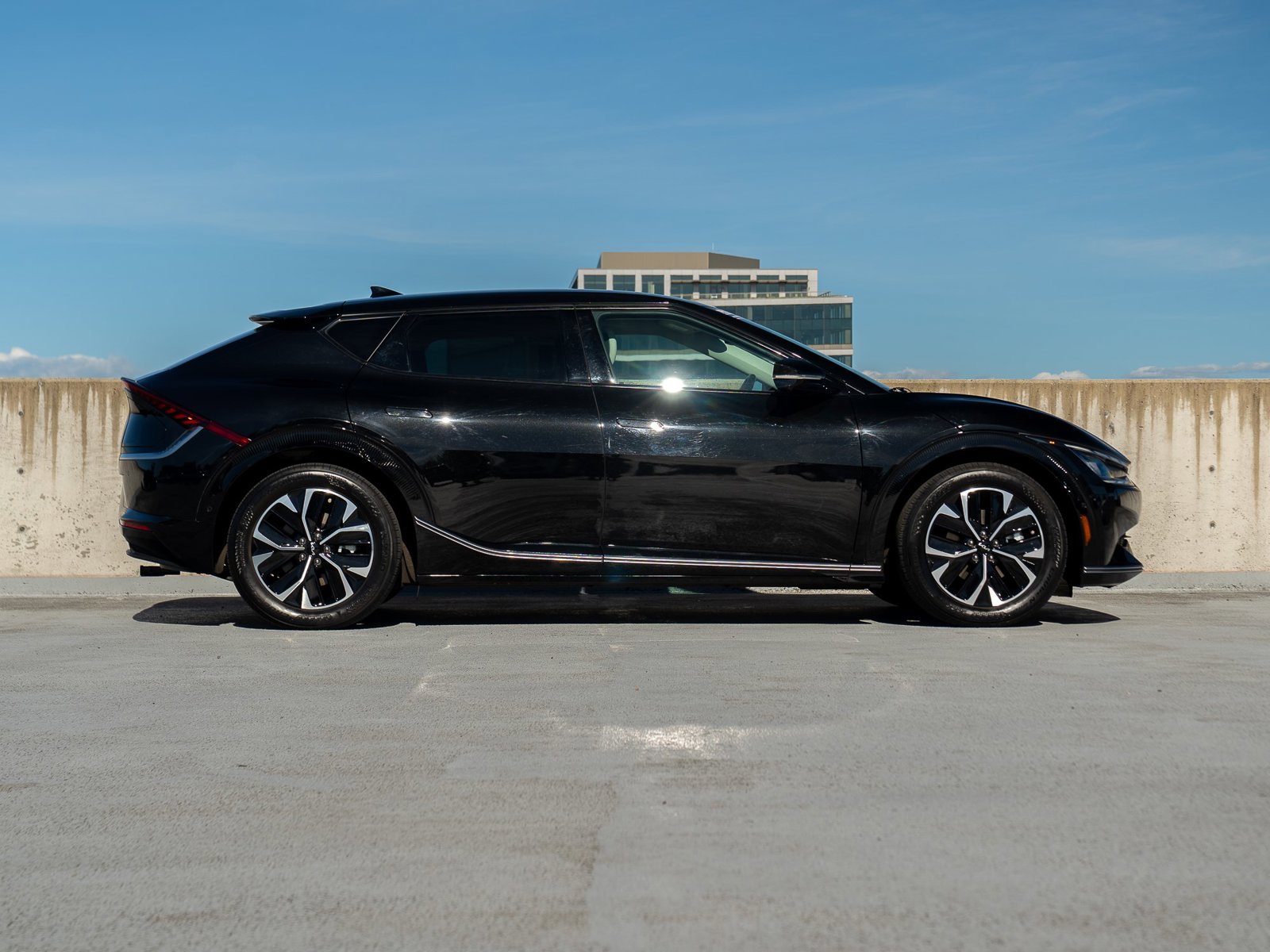 Used 2023 Kia EV6 Wind w/ Wind Technology Package AWD/4WD image 6