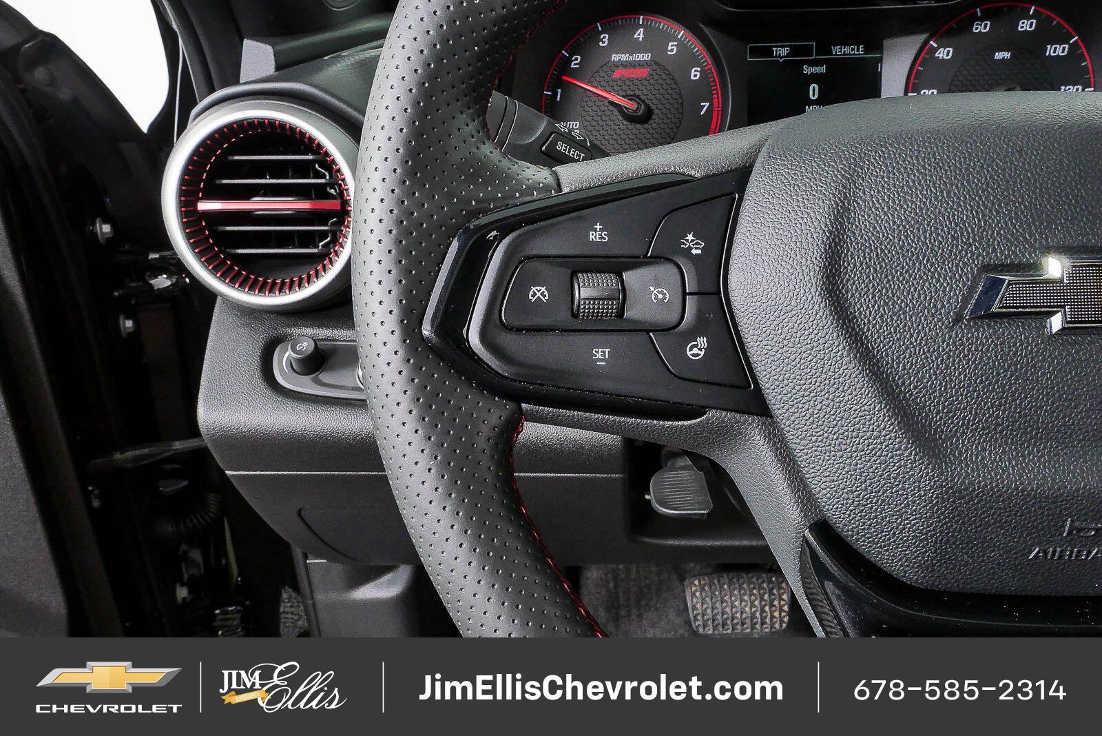 Certified 2025 Chevrolet Trax RS w/ Sunroof Package FWD image 9