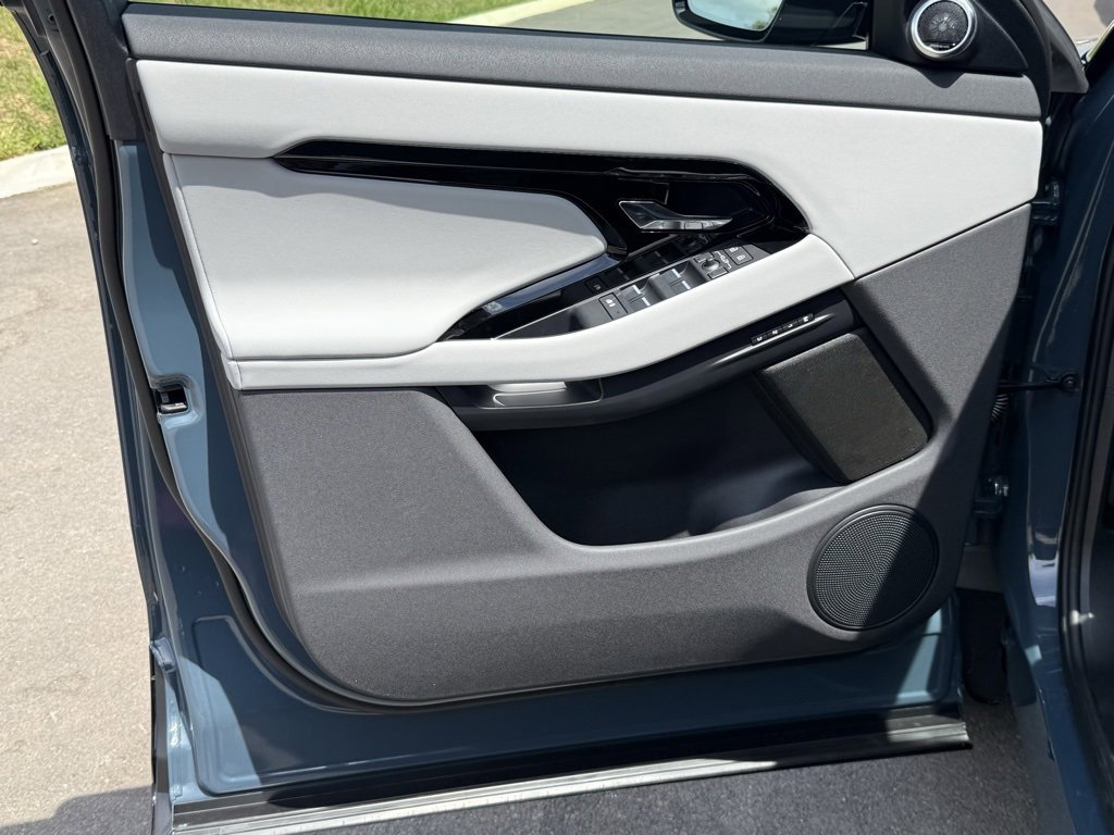 New 2026 Land Rover Range Rover Evoque Dynamic SE image 15