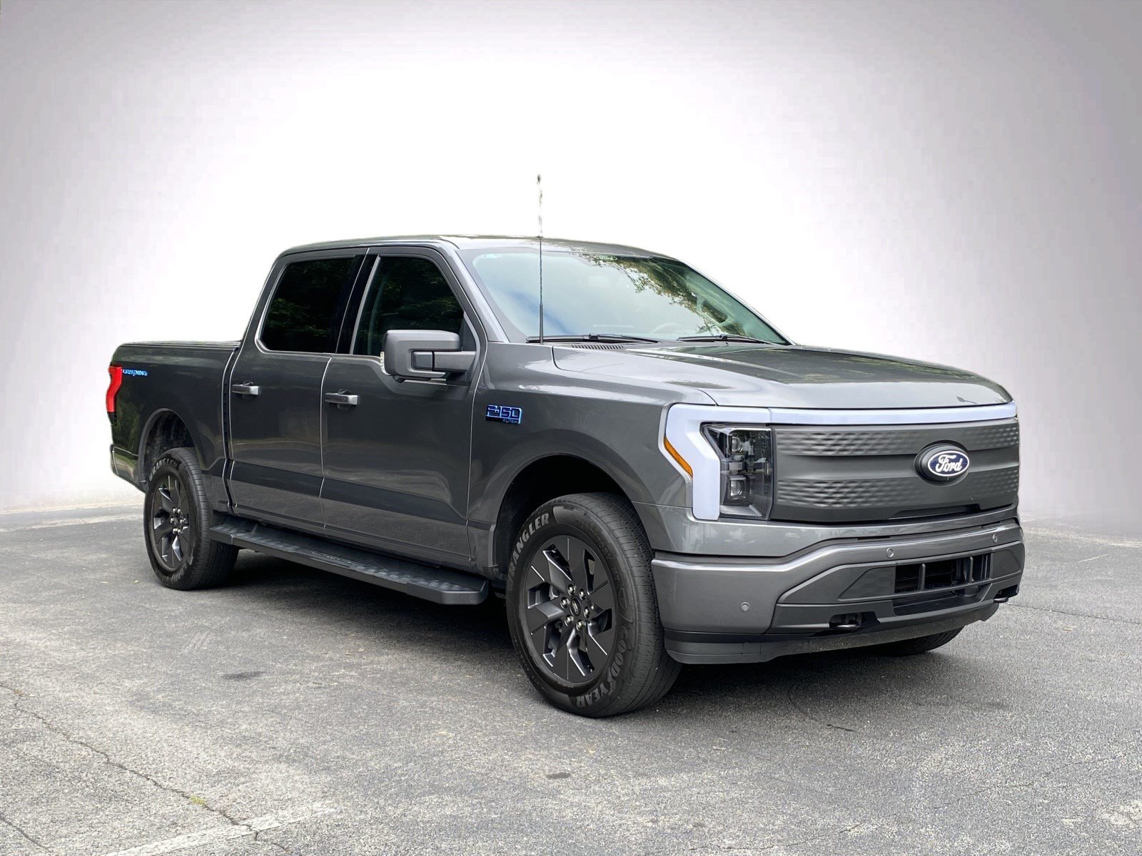 Used 2025 Ford F150 Lightning Flash AWD/4WD image 2