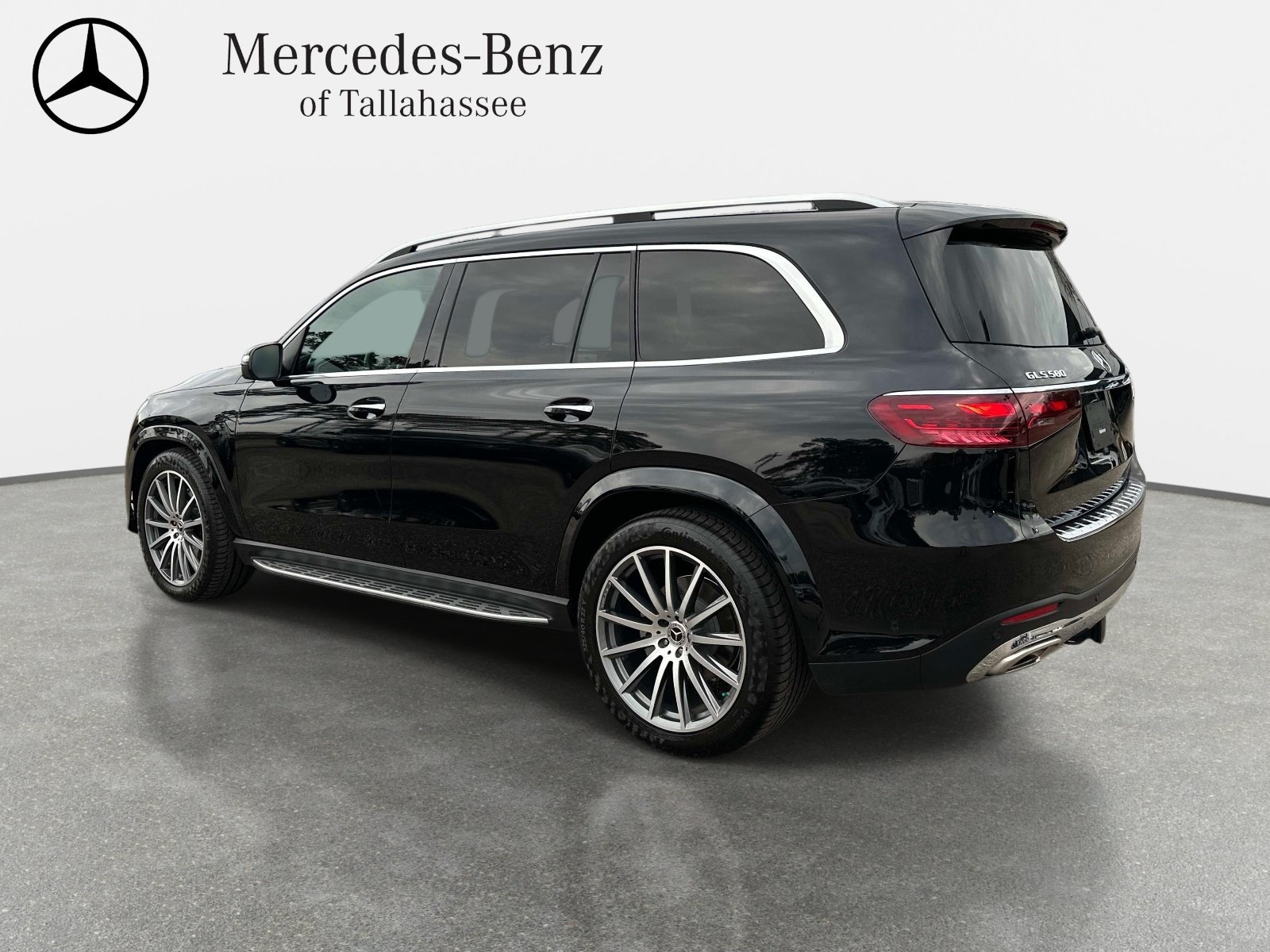 Used 2025 Mercedes-Benz GLS 580 4MATIC image 3