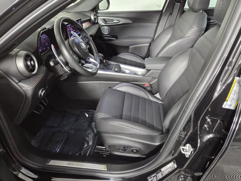 Used 2025 Alfa Romeo Tonale Veloce w/ Premium Package image 11
