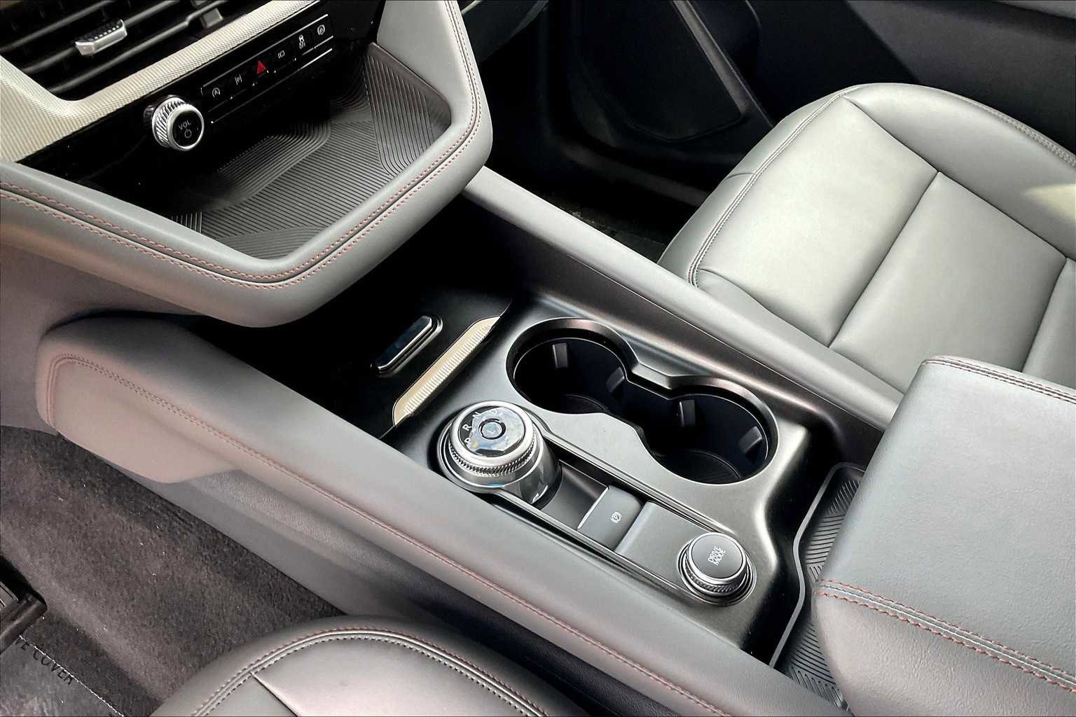 New 2025 Ford Explorer Active w/ Active Comfort Package image 7