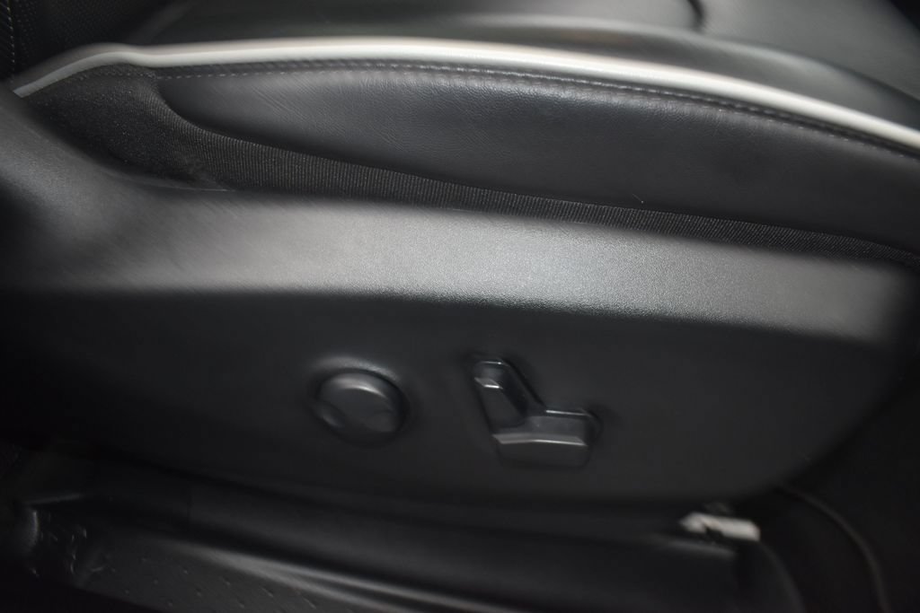 Used 2025 Chrysler Pacifica Limited FWD image 35