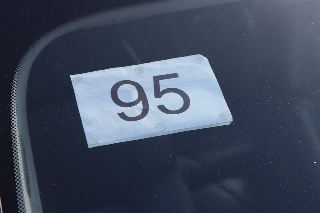 Used 2012 BMW 750i xDrive image 10