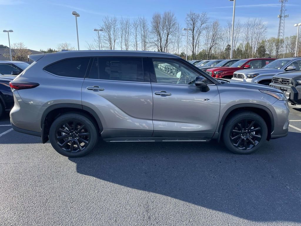 New 2026 Toyota Highlander Limited image 13