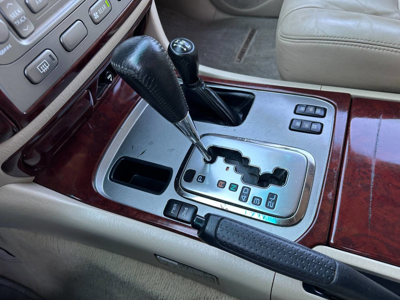 Used 2004 Toyota Land Cruiser image 49