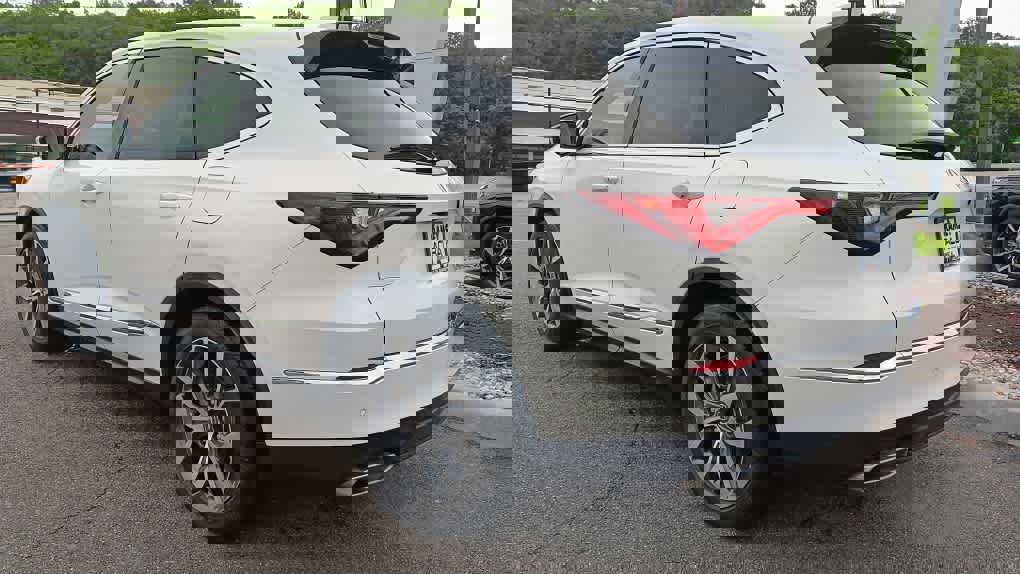 Used 2024 Acura MDX w/Technology Package image 3