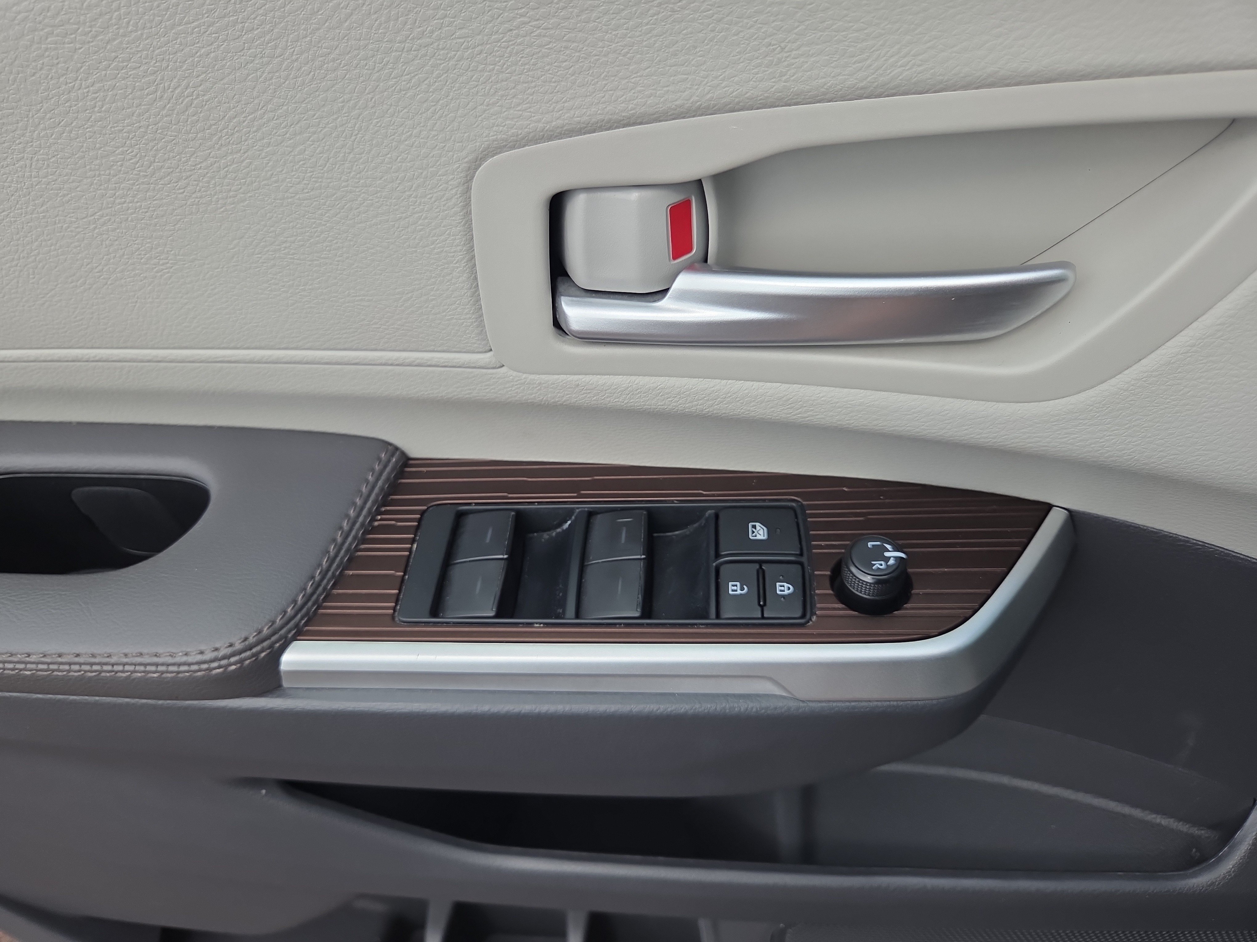 Certified 2024 Toyota Sienna XLE w/ XLE Plus Package AWD/4WD image 28