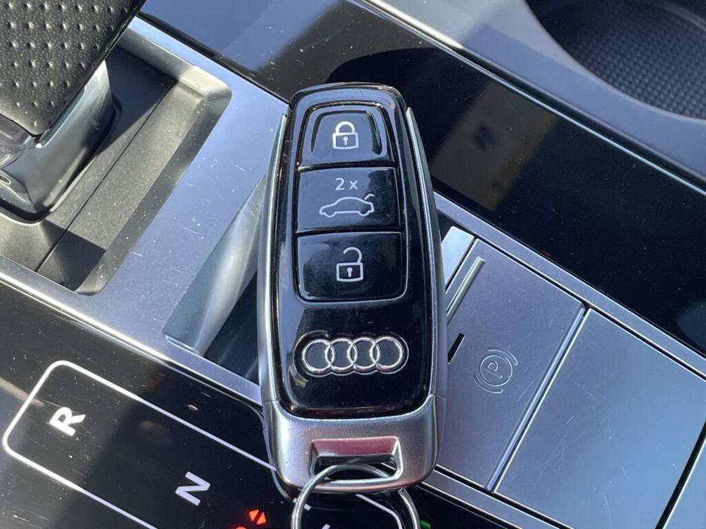 Used 2022 Audi RS Q8 AWD/4WD image 3
